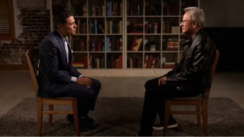 英伟达黄仁勋最新专访：谈美国制造业、AI 就业、Grok 争议及 AI 医疗应用(图1)